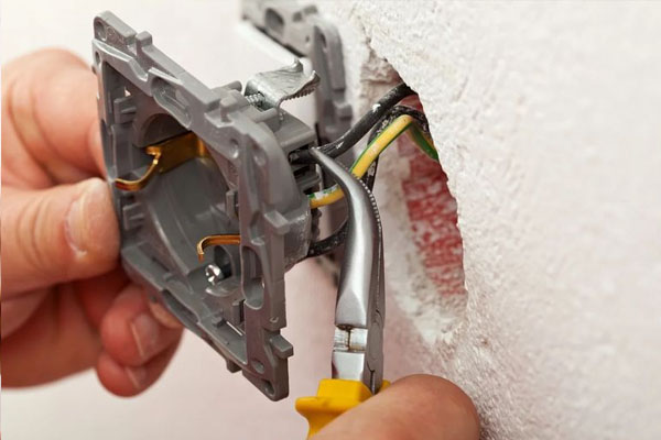 Услуги электрика установка электроточек